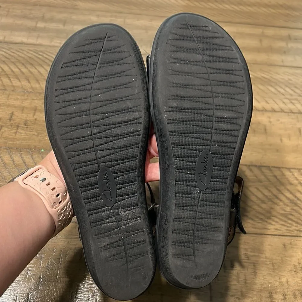 Clarks Black and Tan Sandals - Picture 4 of 12